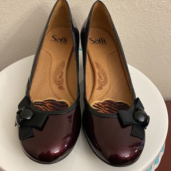 👠👠Sofft Maroon Patent Side Buttons & Bows Leather Heels Pumps!! Almost new!! - Picture 3 of 10